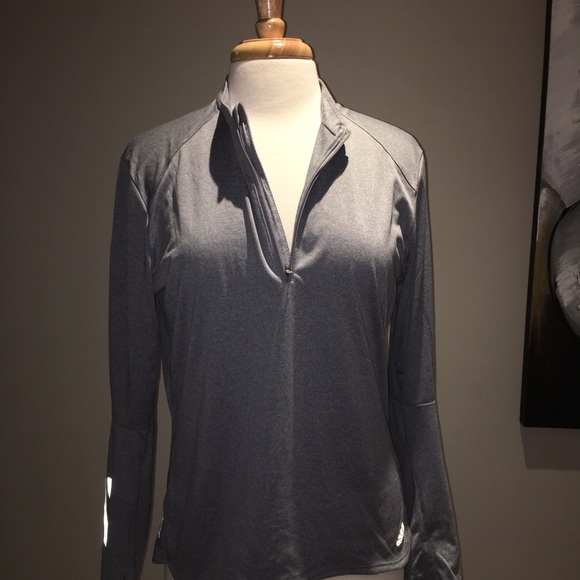 Adidas women’s shirt - Picture 3 of 8